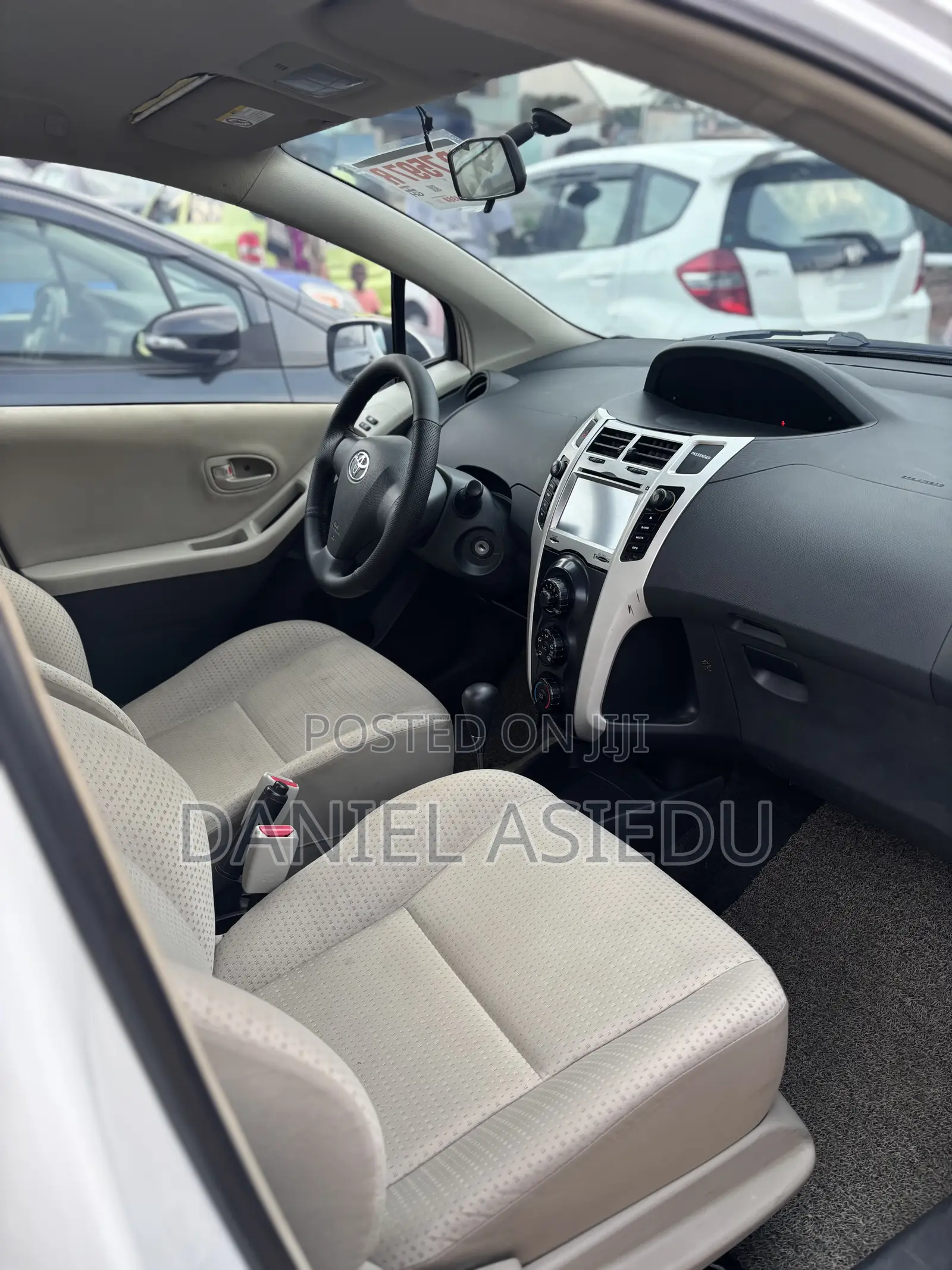 Toyota Yaris L Hatchback 5dr 2012 White