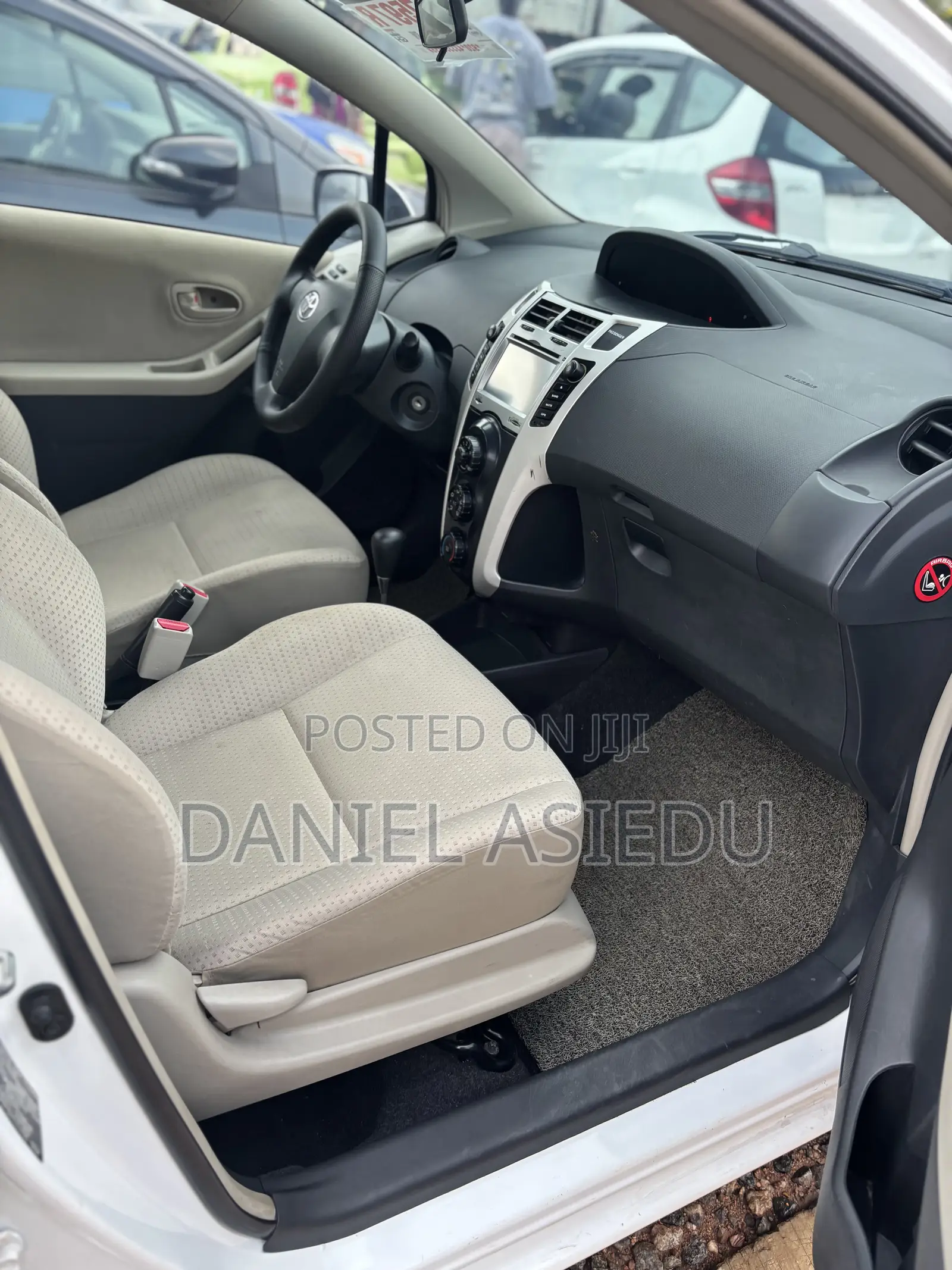 Toyota Yaris L Hatchback 5dr 2012 White