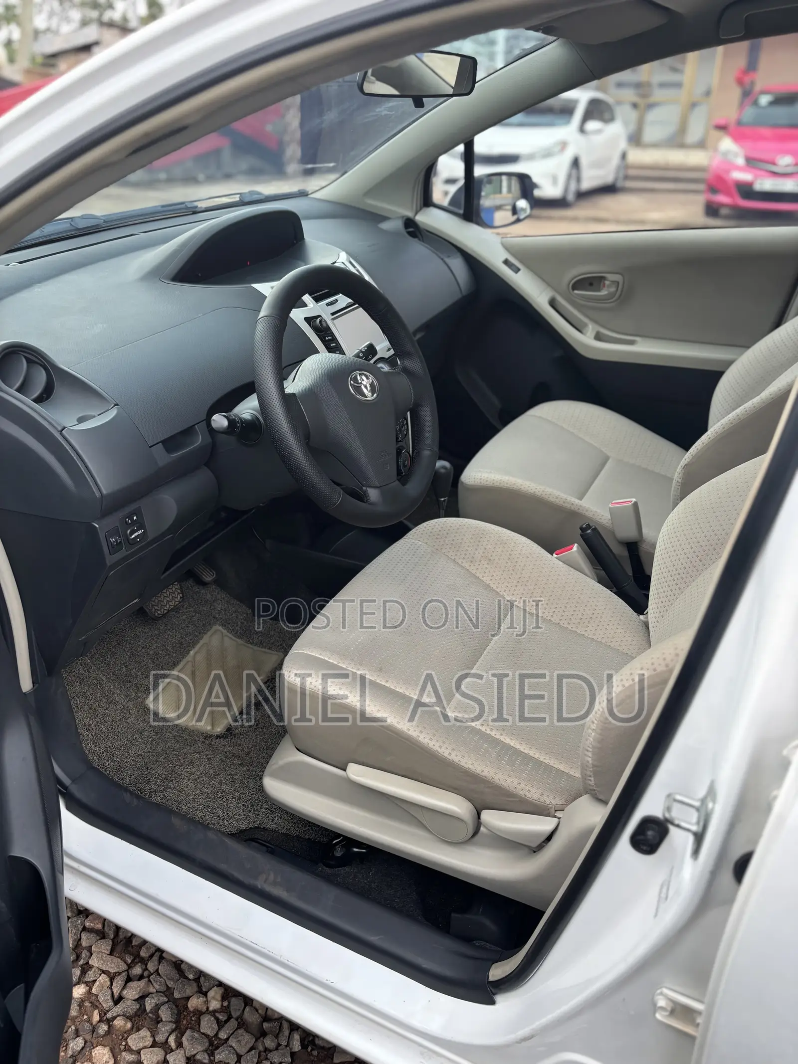 Toyota Yaris L Hatchback 5dr 2012 White
