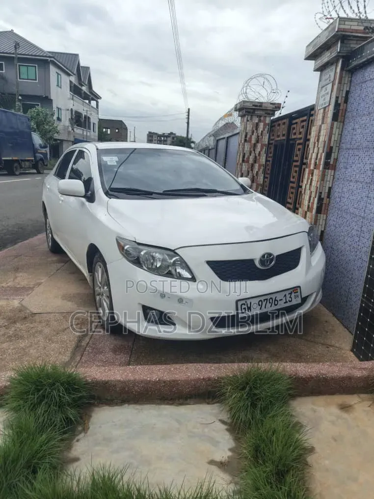 Toyota Corolla LE 4dr Sedan (1.8L 4cyl 4A) 2010 White