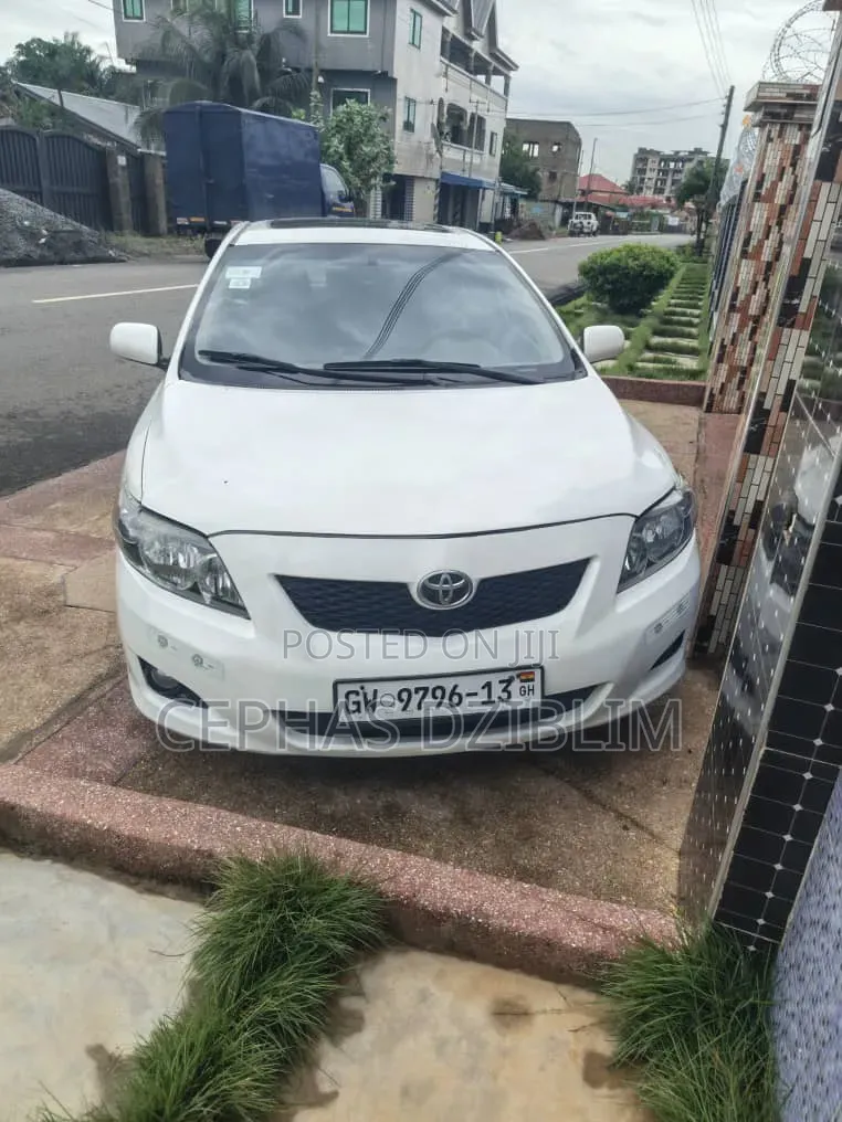 Toyota Corolla LE 4dr Sedan (1.8L 4cyl 4A) 2010 White