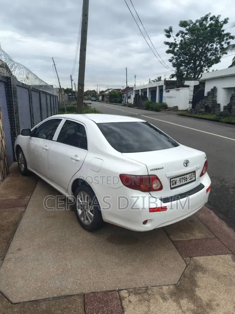 Toyota Corolla LE 4dr Sedan (1.8L 4cyl 4A) 2010 White
