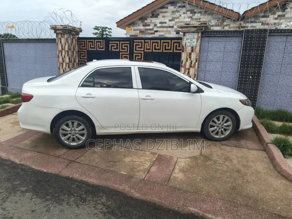 Toyota Corolla LE 4dr Sedan (1.8L 4cyl 4A) 2010 White
