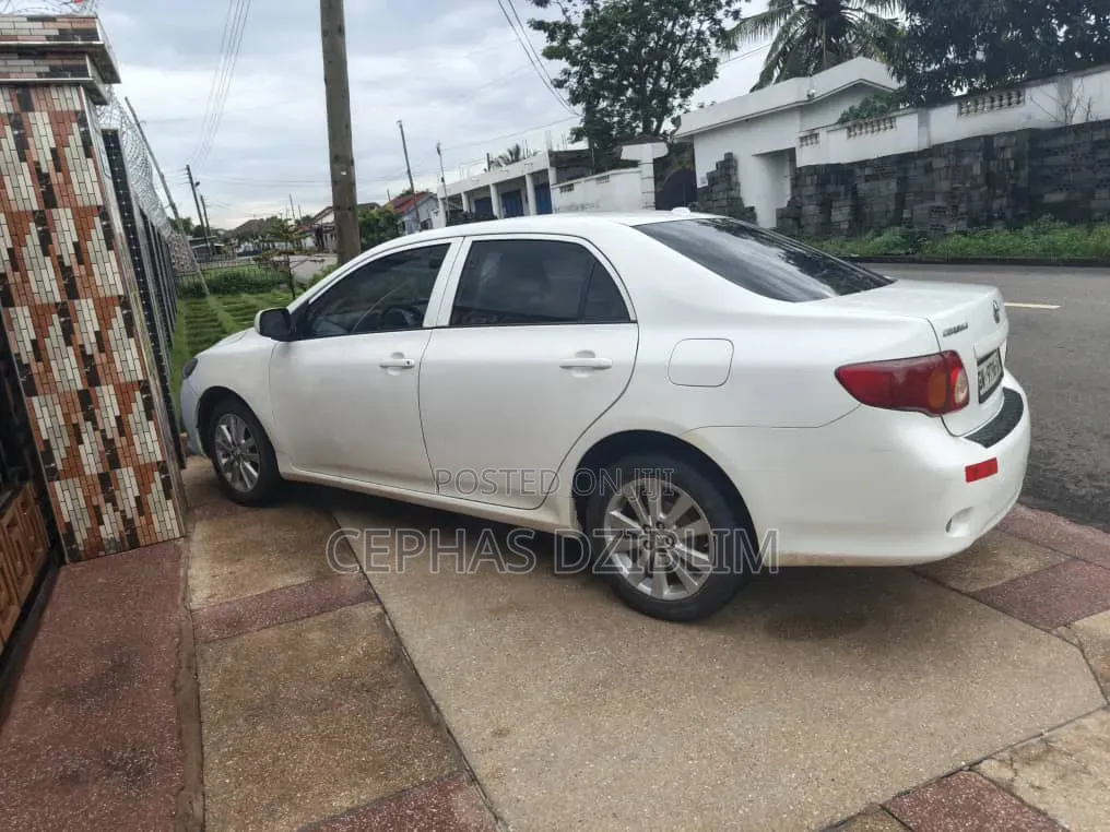 Toyota Corolla LE 4dr Sedan (1.8L 4cyl 4A) 2010 White