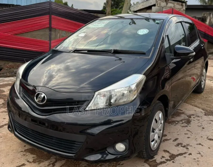 Toyota Vitz 2013 Black
