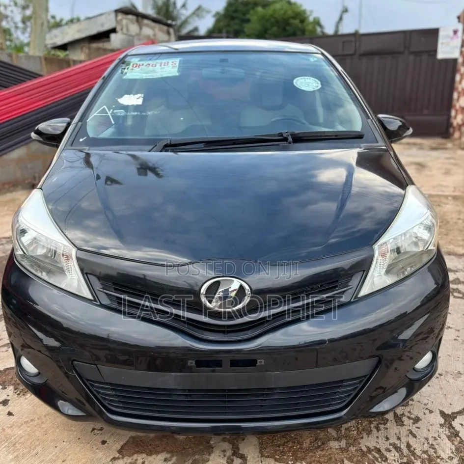 Toyota Vitz 2013 Black