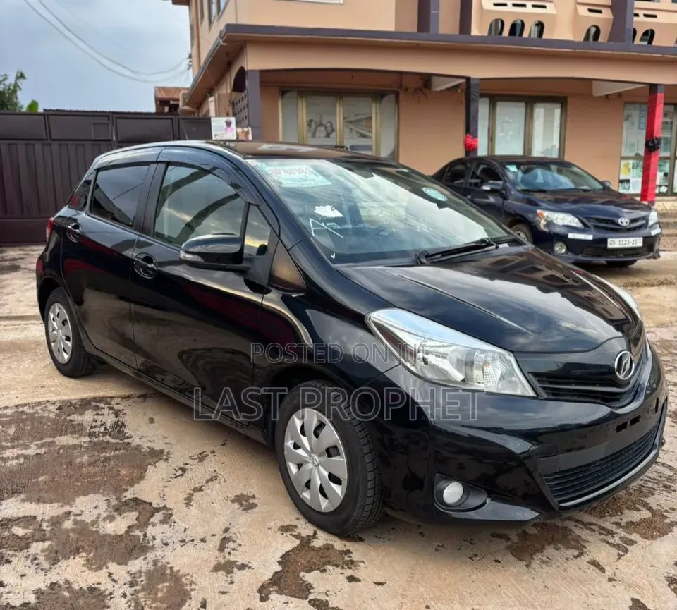 Toyota Vitz 2013 Black