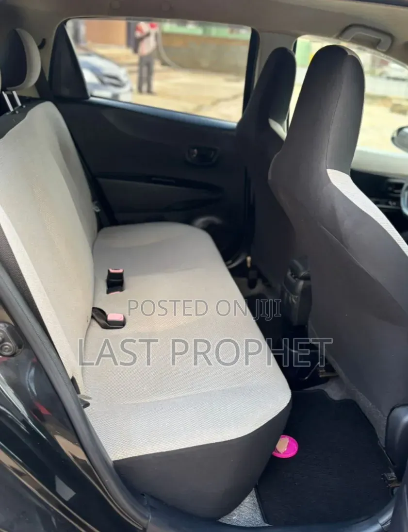 Toyota Vitz 2013 Black