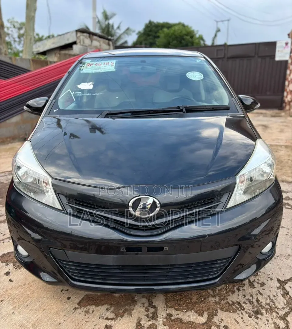 Toyota Vitz 2013 Black