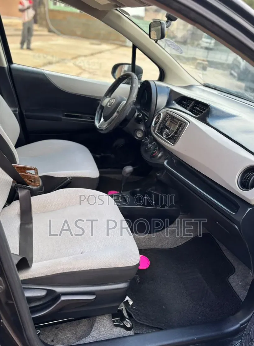 Toyota Vitz 2013 Black