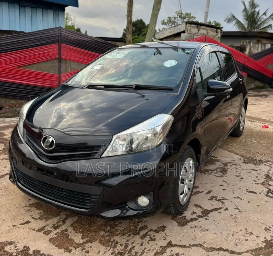 Toyota Vitz 2013 Black