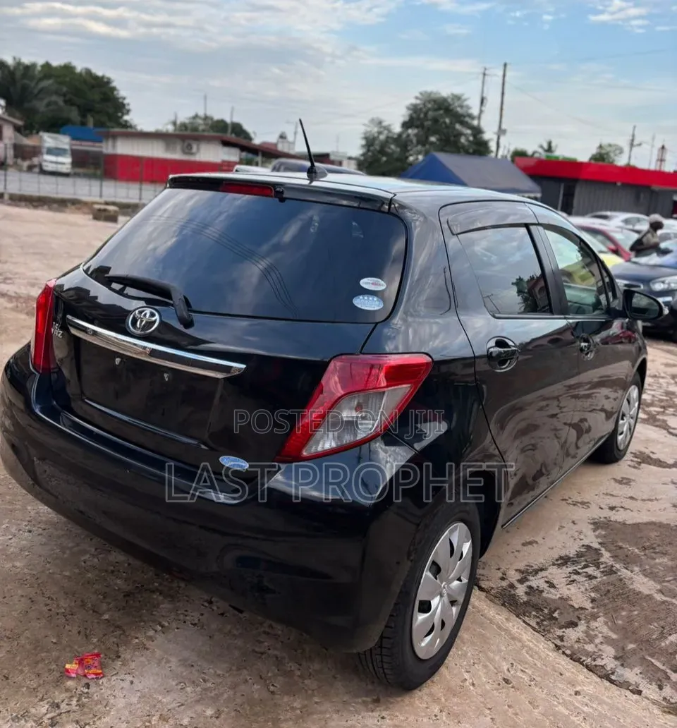 Toyota Vitz 2013 Black