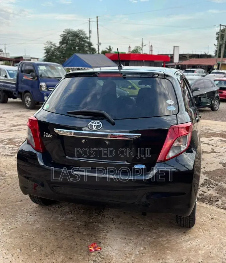 Toyota Vitz 2013 Black