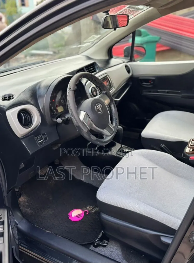 Toyota Vitz 2013 Black
