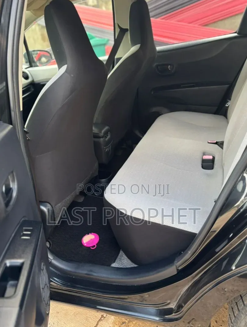 Toyota Vitz 2013 Black