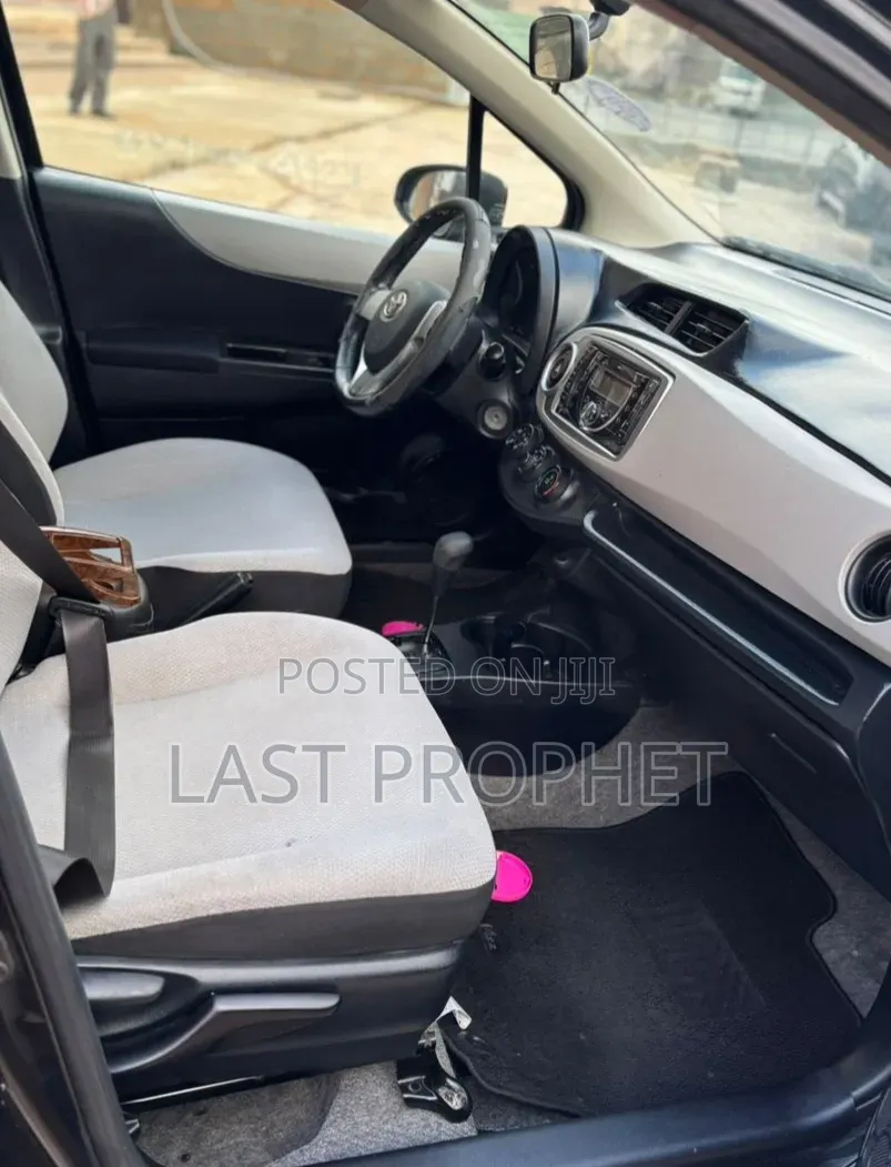 Toyota Vitz 2013 Black