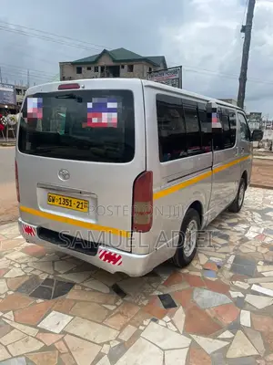 Toyota HiAce 2012 Silver