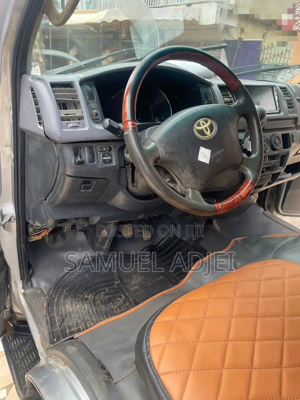 Toyota HiAce 2012 Silver