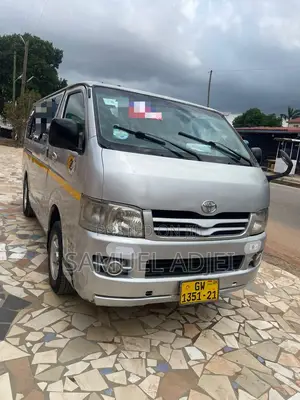 Toyota HiAce 2012 Silver