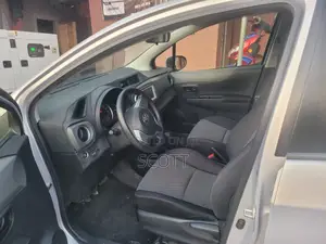 Toyota Vitz 1.0 FWD 5dr 2013 Silver