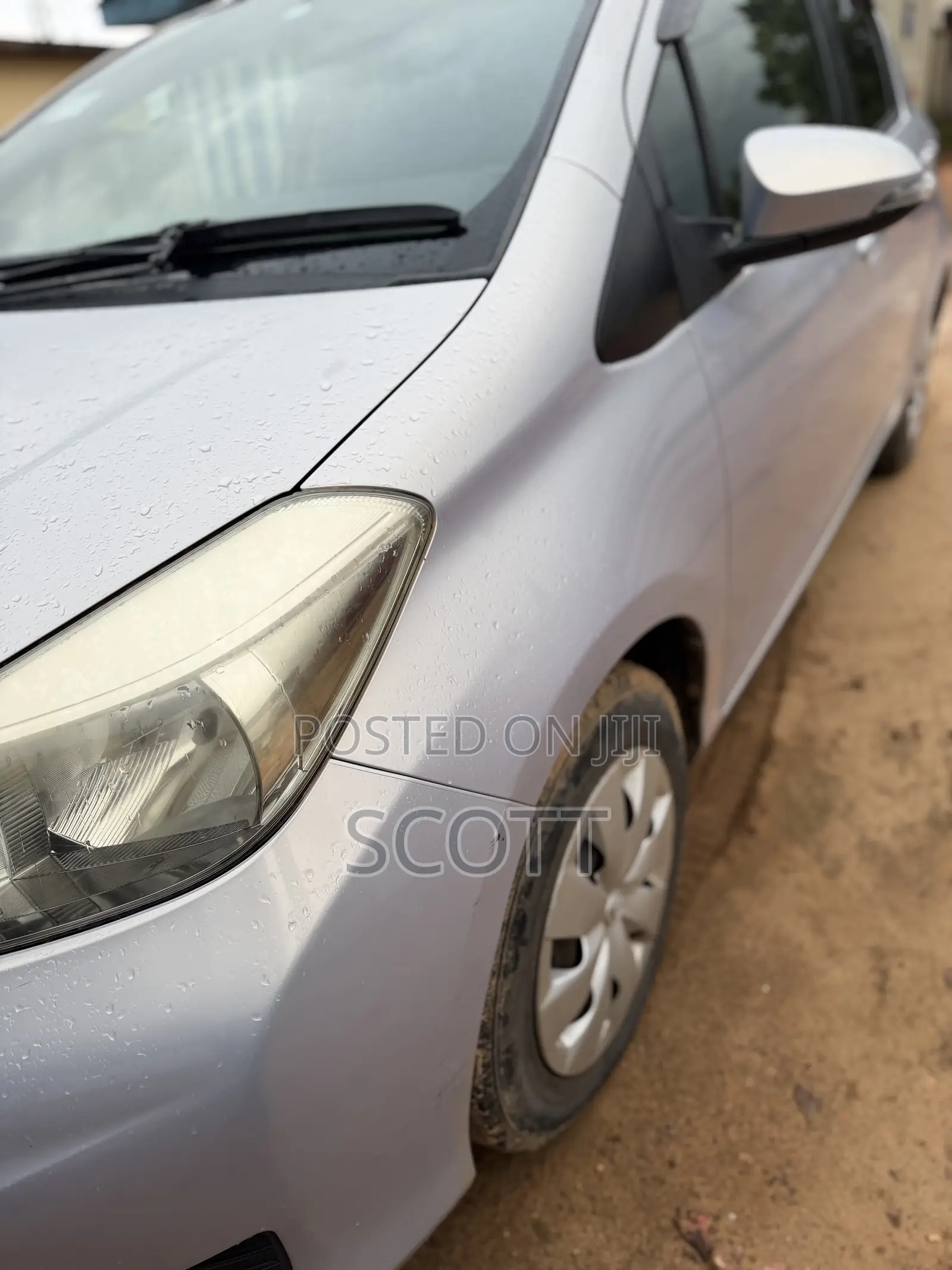 Toyota Vitz 1.0 FWD 5dr 2013 Silver