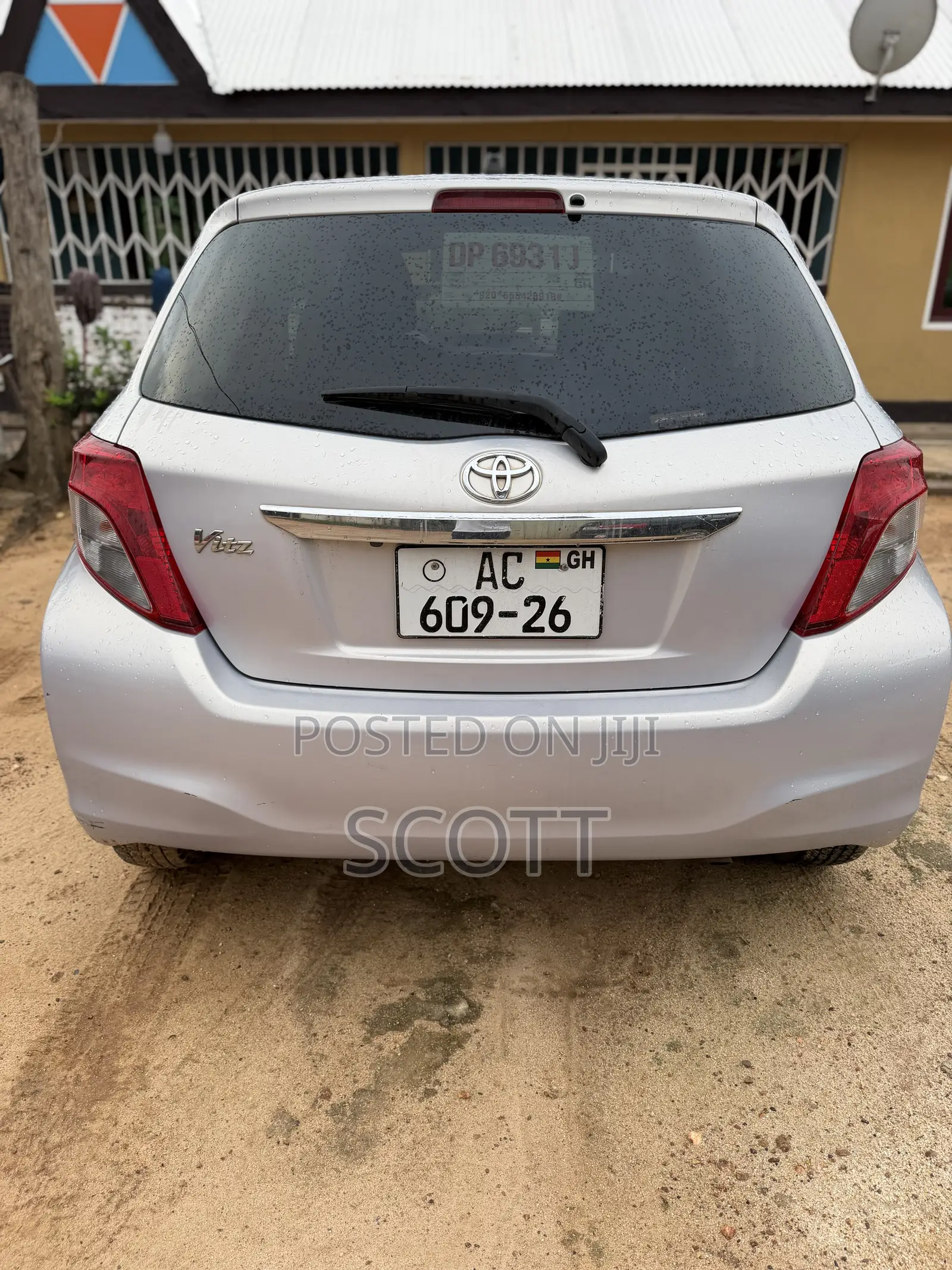 Toyota Vitz 1.0 FWD 5dr 2013 Silver