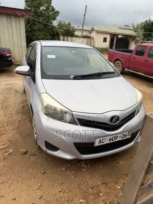 Toyota Vitz 1.0 FWD 5dr 2013 Silver