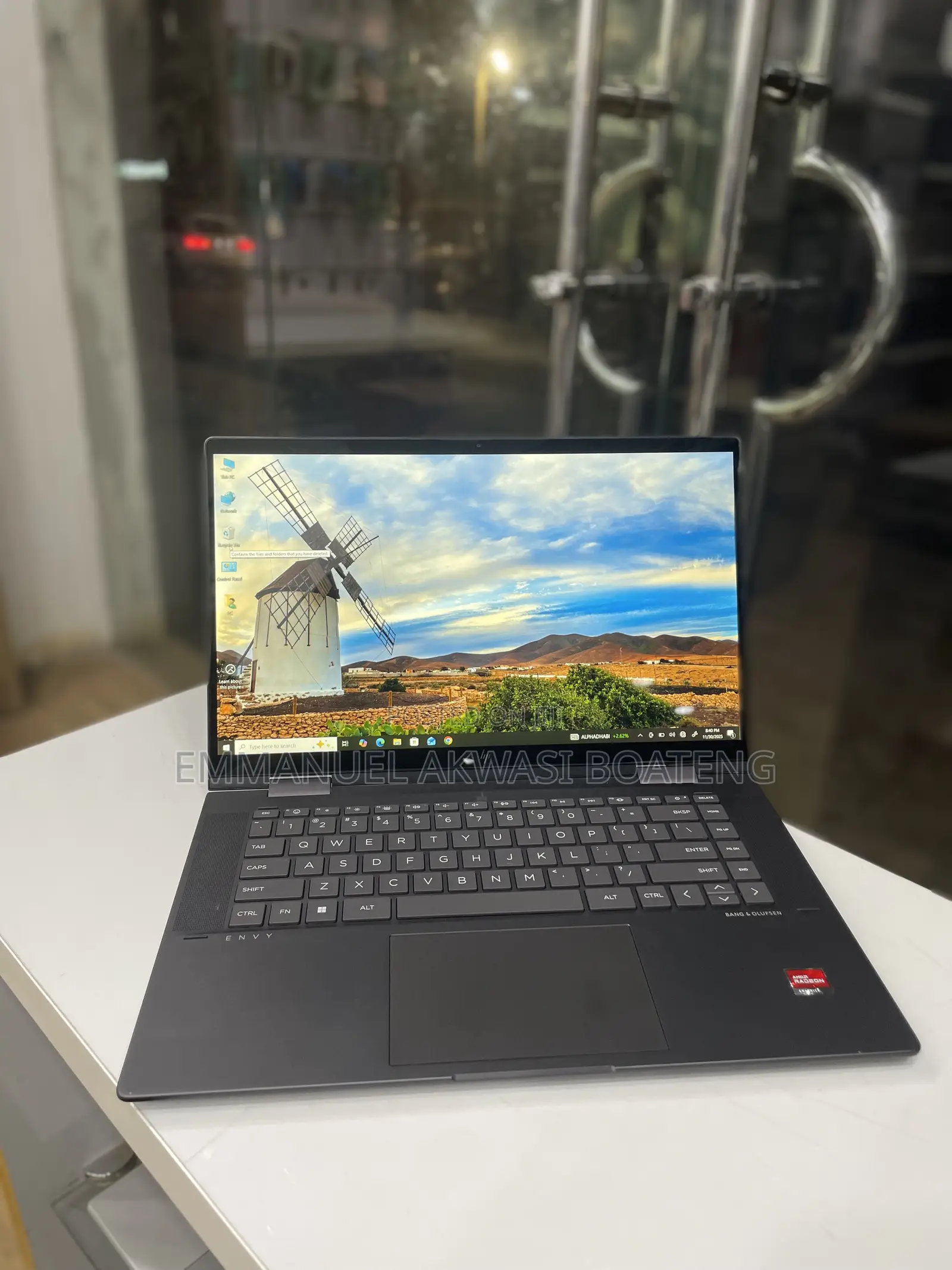New Laptop HP Envy 15 8GB AMD Ryzen 5 SSD 256GB