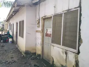 5bdrm House in Adusah Quarters, Pokuase for sale