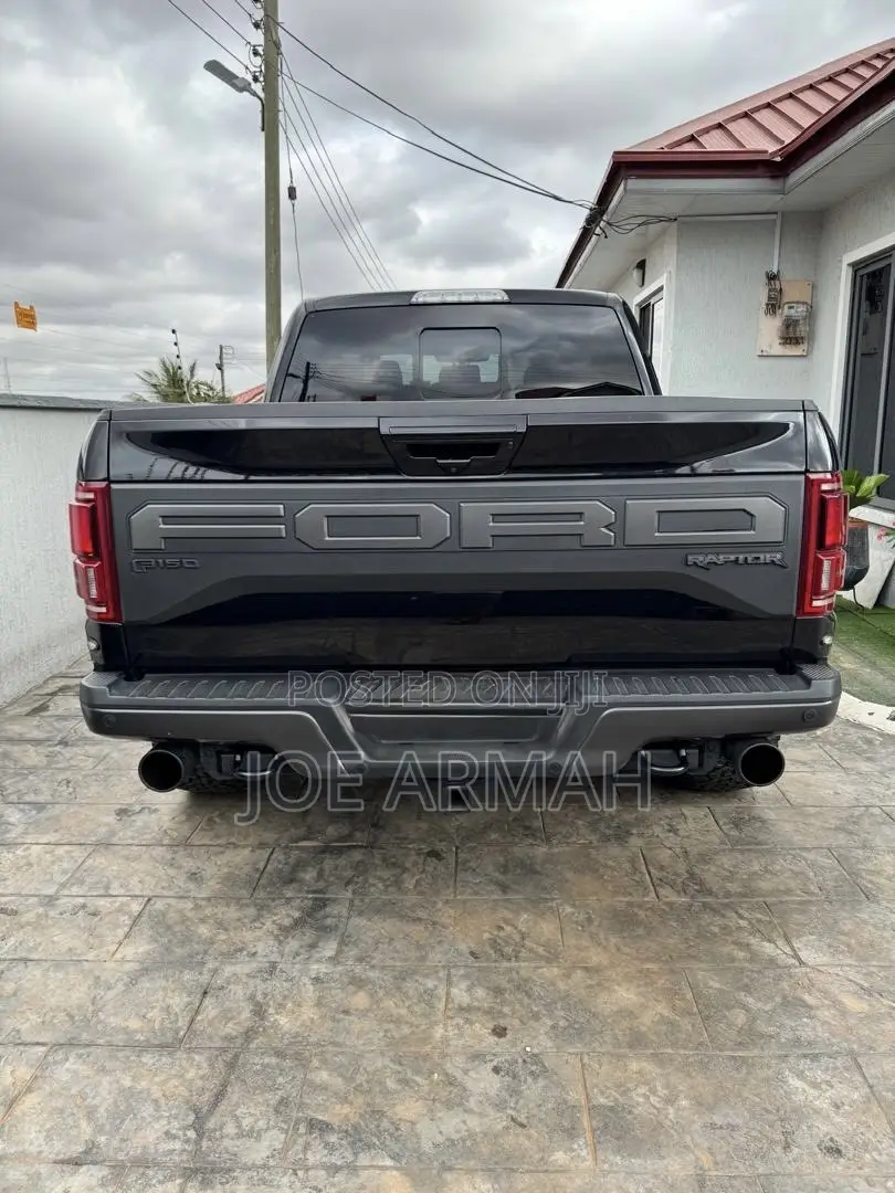 Ford F-150 Raptor 4x4 SuperCrew Cab Styleside 5.5 ft. box 145 in. WB