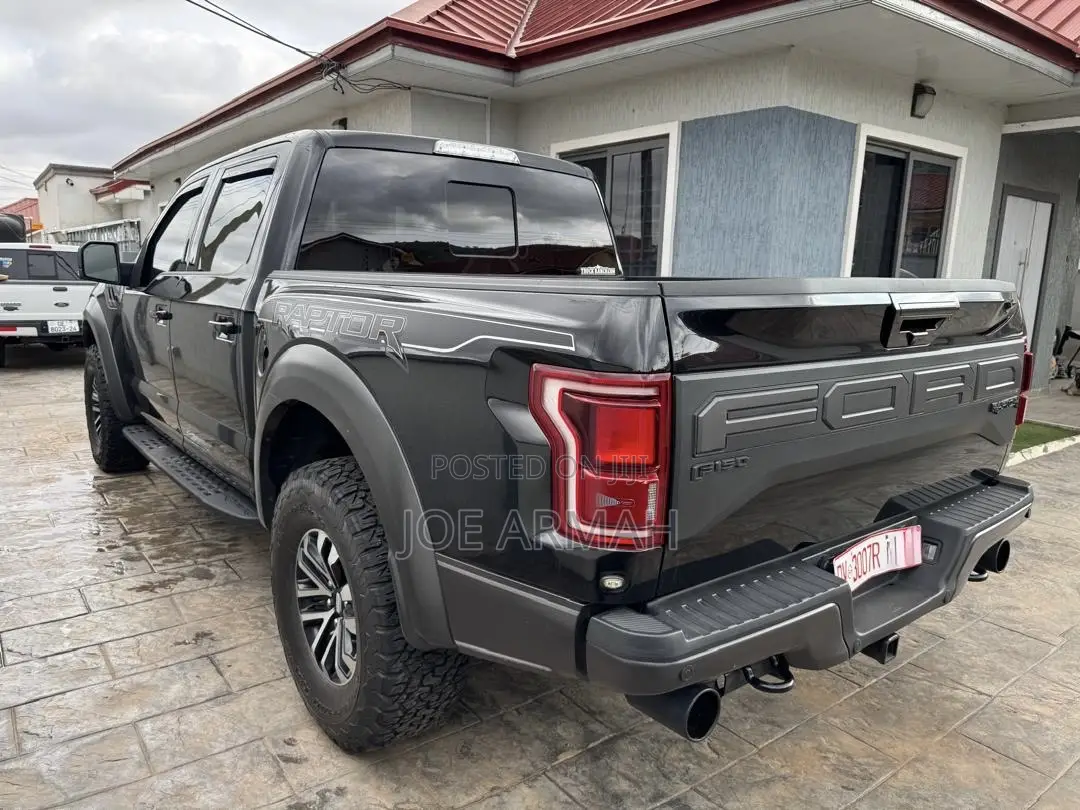 Ford F-150 Raptor 4x4 SuperCrew Cab Styleside 5.5 ft. box 145 in. WB