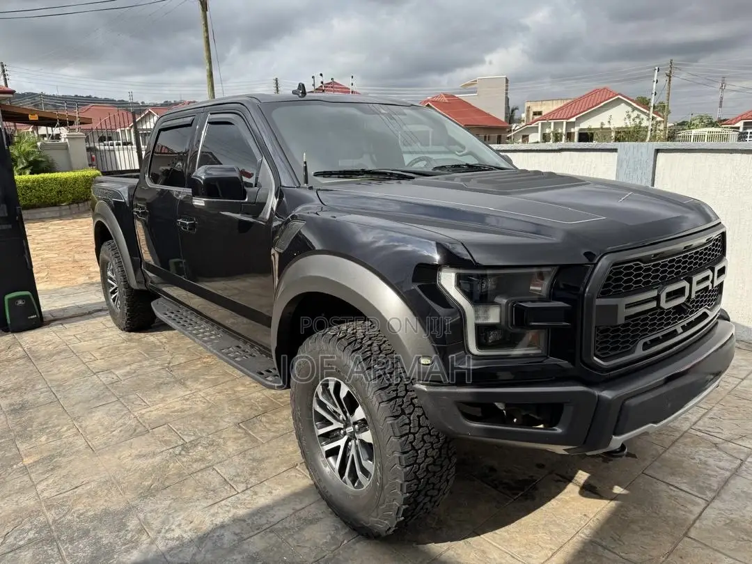 Ford F-150 Raptor 4x4 SuperCrew Cab Styleside 5.5 ft. box 145 in. WB