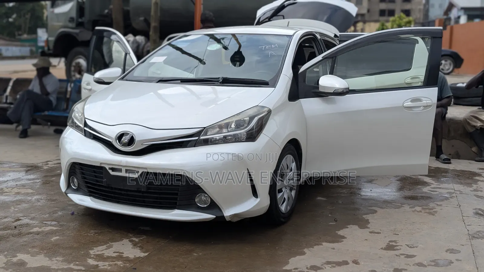 Toyota Vitz 1.3 FWD 3dr 2015 White