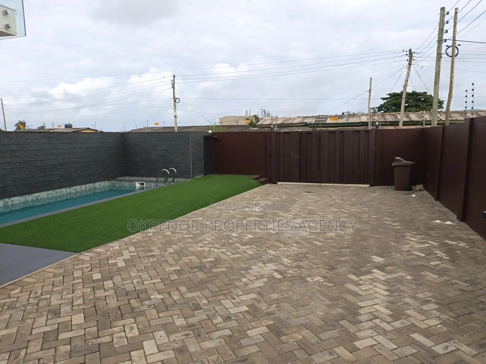 Furnished 3bdrm Duplex in South La, Accra Metropolitan for sale