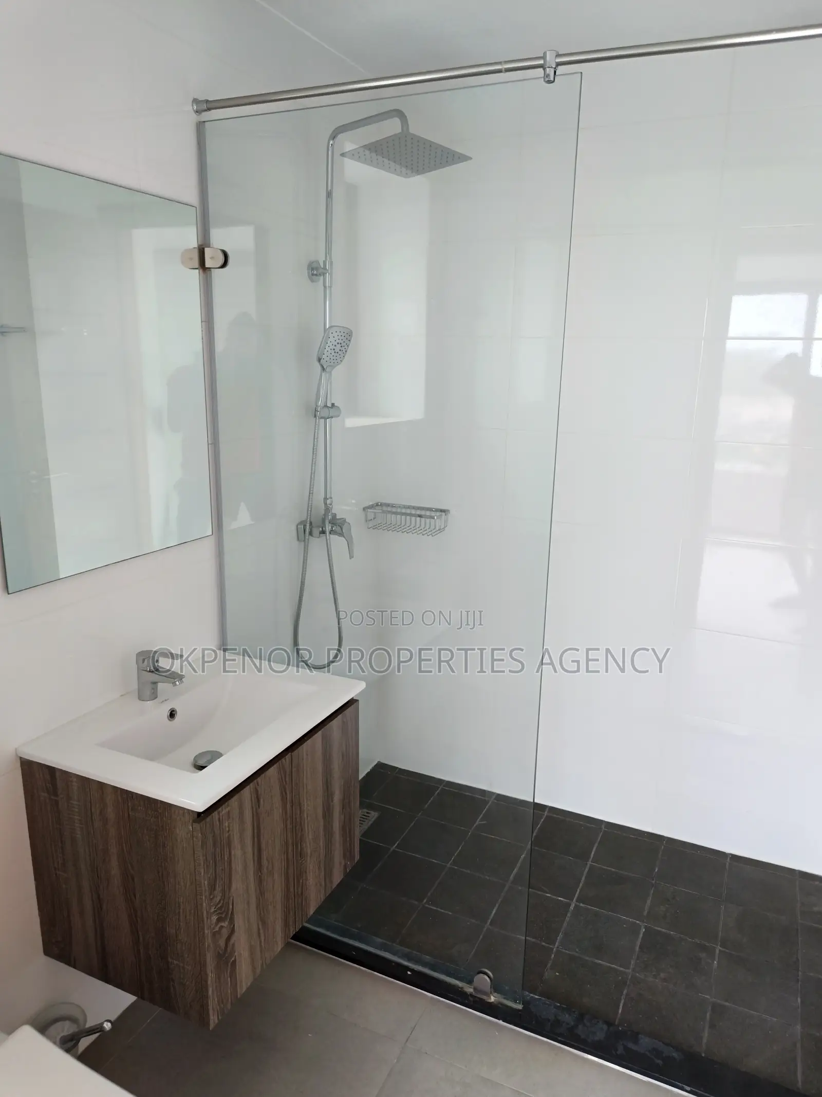 Furnished 3bdrm Duplex in South La, Accra Metropolitan for sale