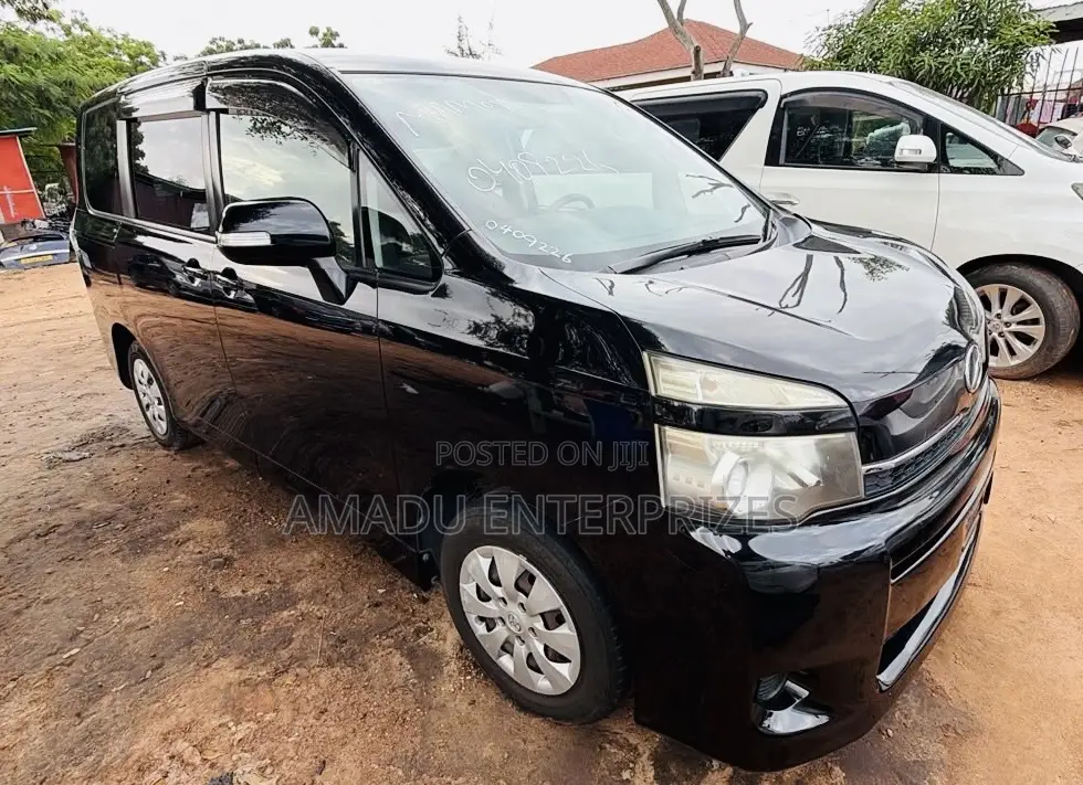 Toyota Voxy 2011 Black