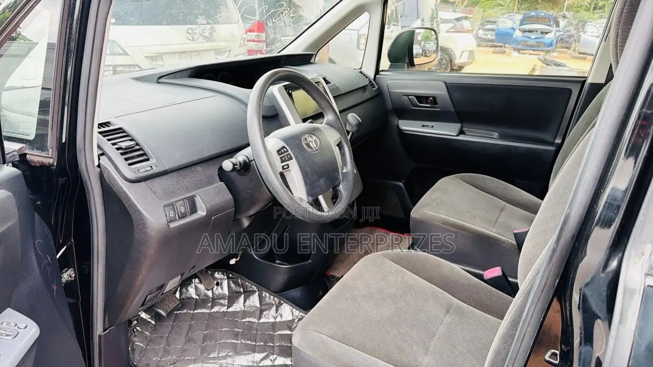 Toyota Voxy 2011 Black