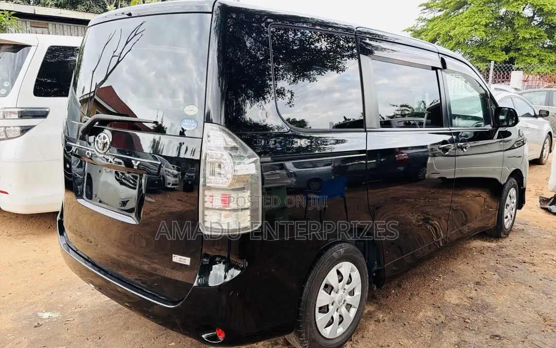 Toyota Voxy 2011 Black