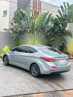 Hyundai Elantra Limited Sedan FWD (1.8L 4cyl 6A) 2016 Gray
