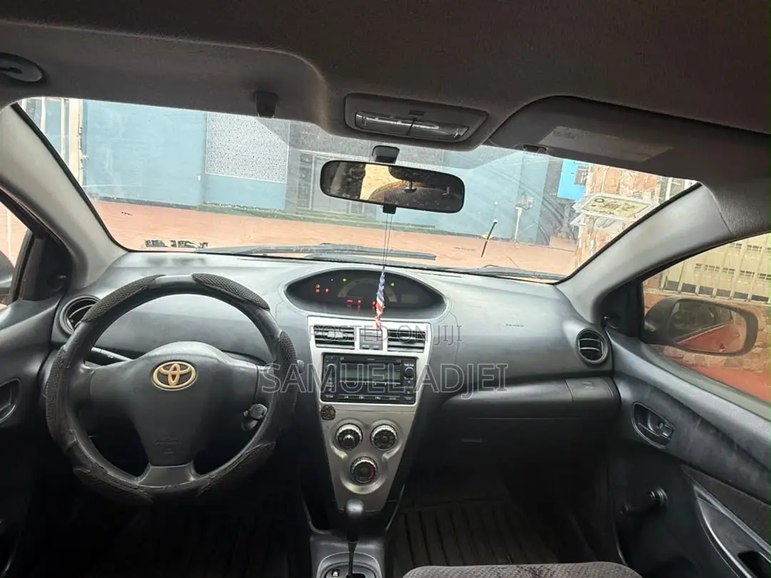 Toyota Yaris 2010 Red