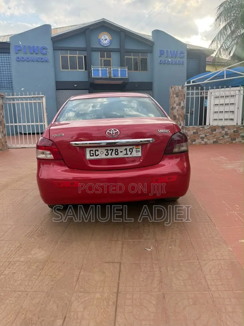 Toyota Yaris 2010 Red