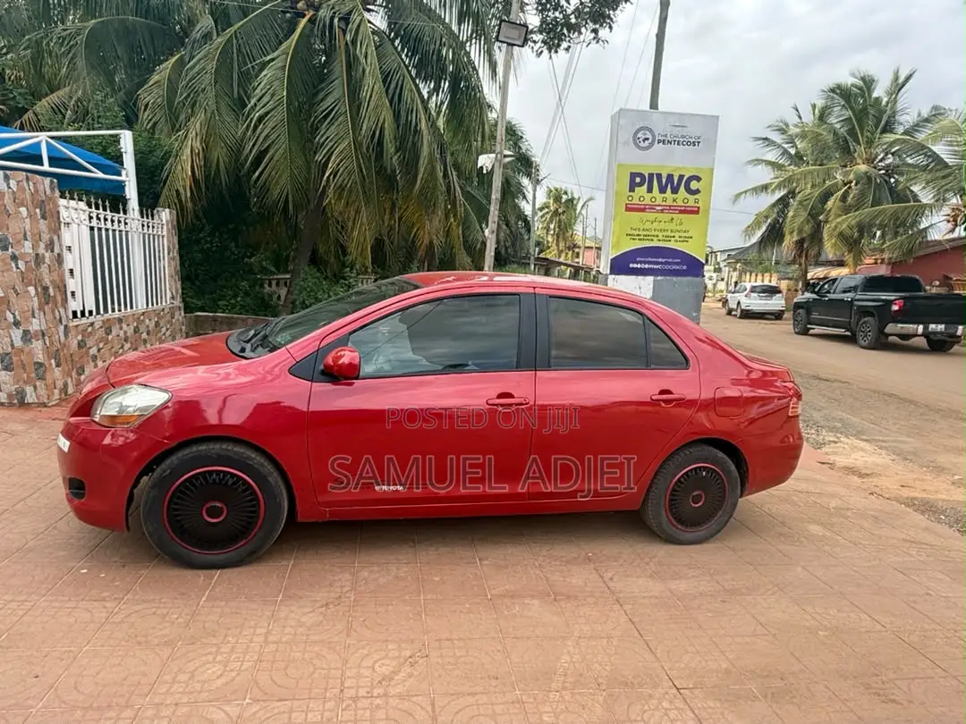 Toyota Yaris 2010 Red