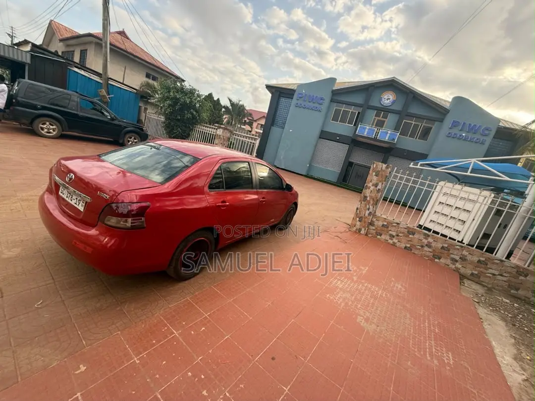 Toyota Yaris 2010 Red
