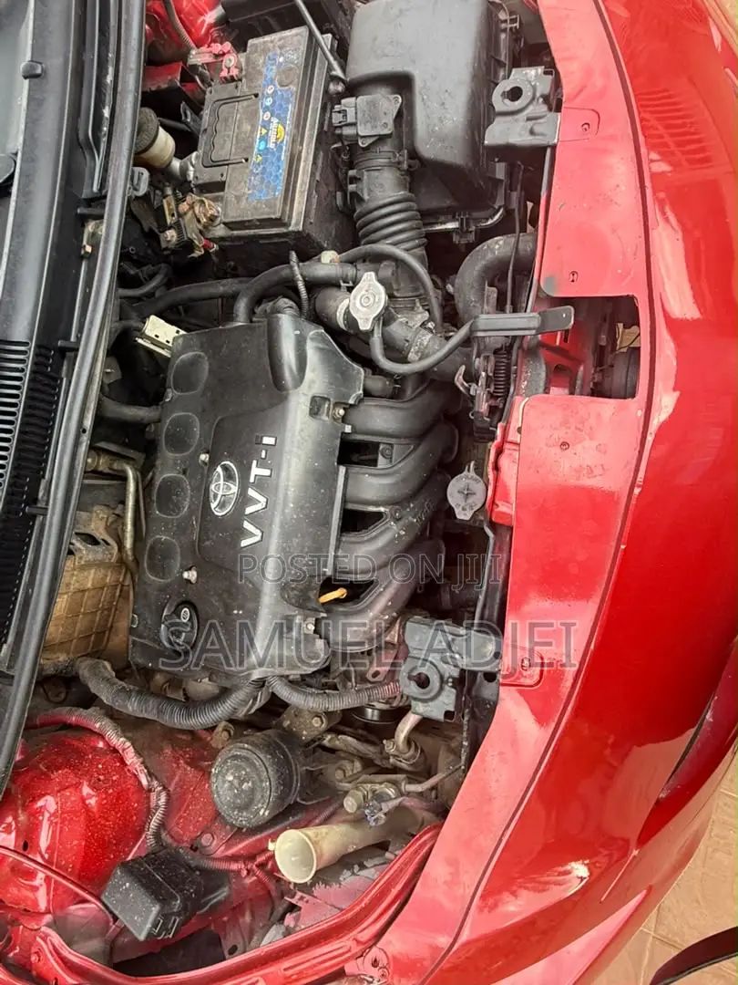 Toyota Yaris 2010 Red