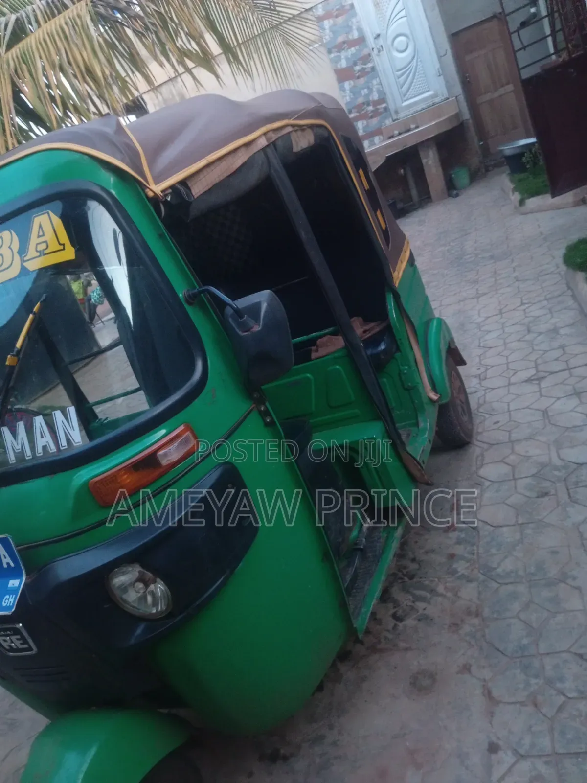 Bajaj RE 2022 Green