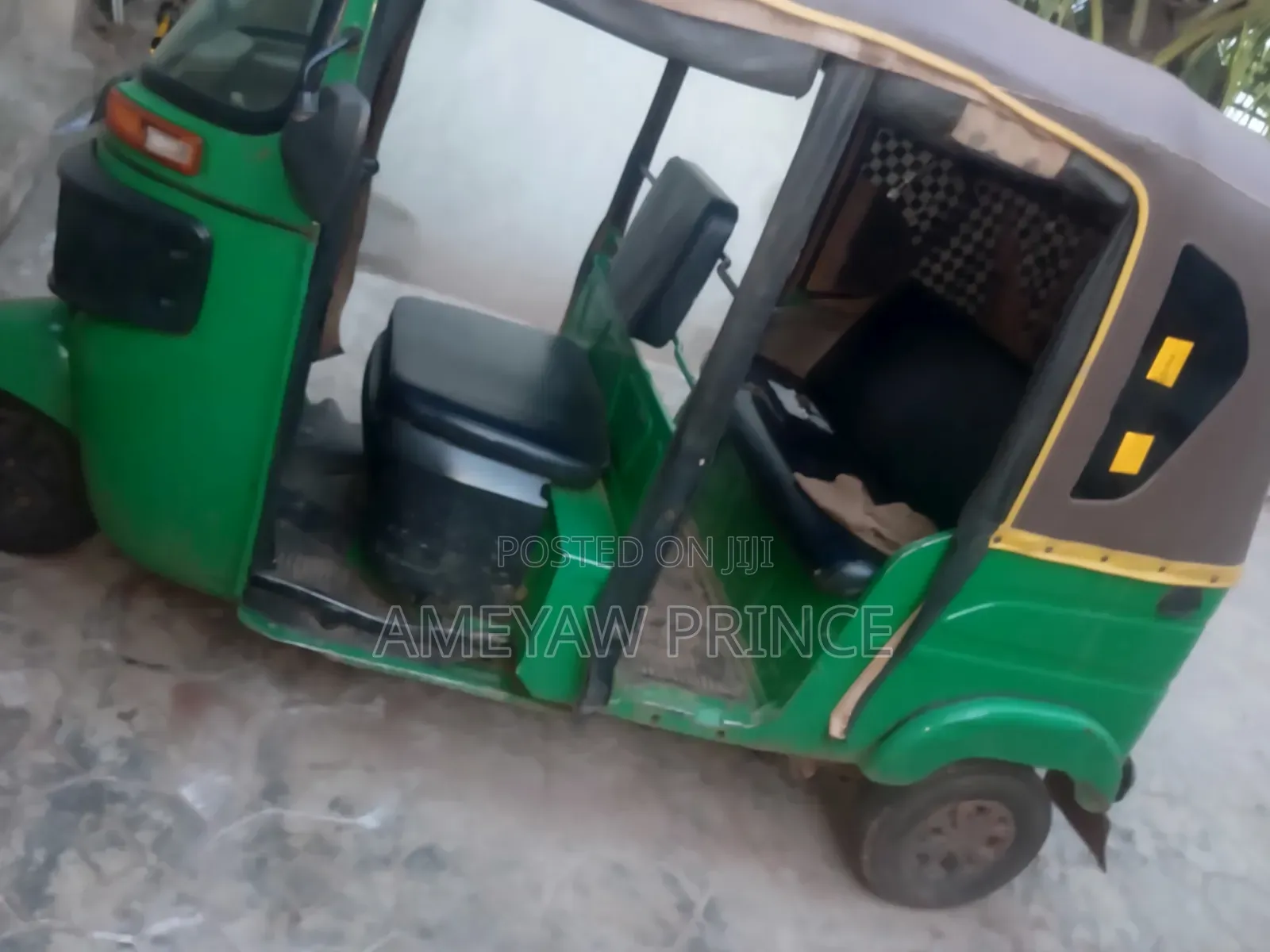 Bajaj RE 2022 Green