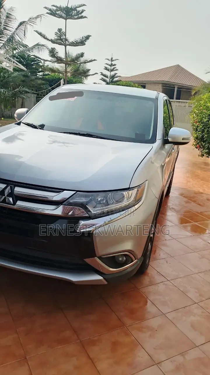 Mitsubishi Outlander 2018 Gray