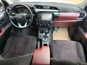 Toyota Hilux 2022 White