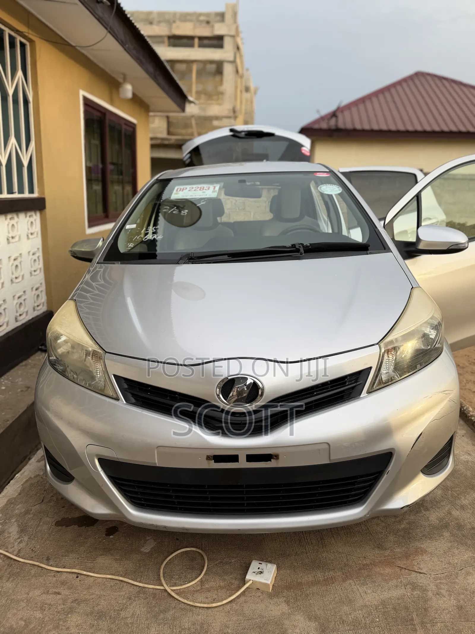Toyota Vitz 1.3 AWD 5dr 2012 Silver