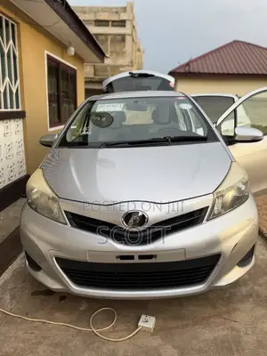 Toyota Vitz 1.3 AWD 5dr 2012 Silver